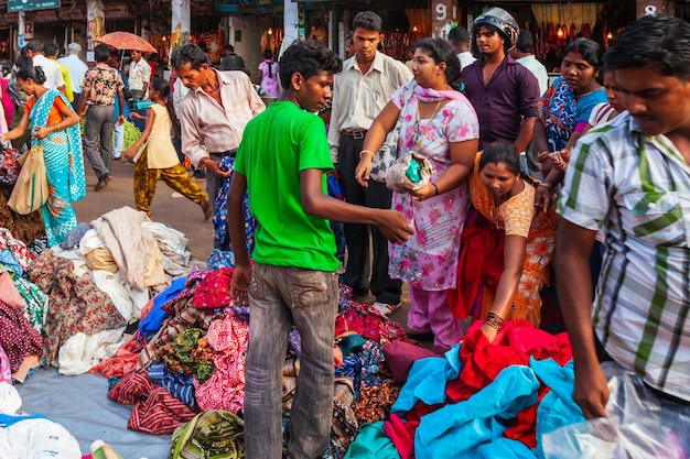 Compras en el mercado local en India