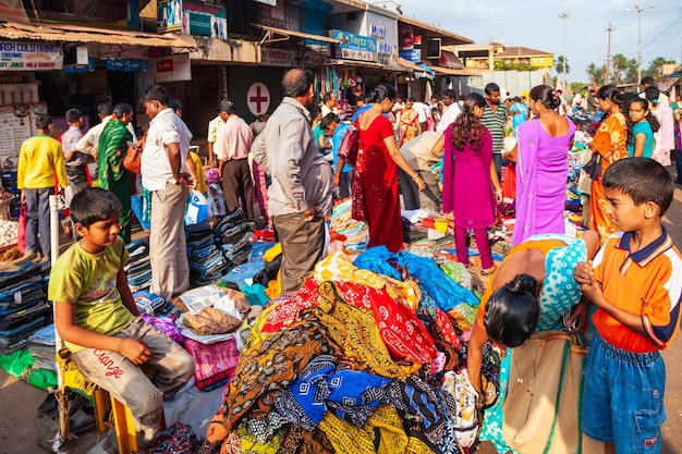 Compras en el mercado local en India