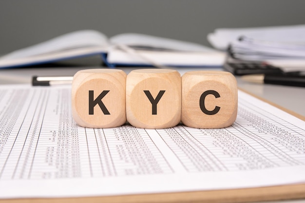 Comprender los conceptos clave de KYC y la documentación esencial para el cumplimiento y los servicios