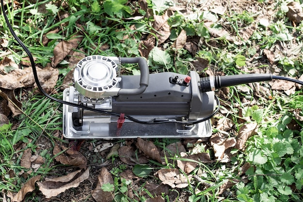 Foto compresor móvil portátil para coche con bomba de pistón.