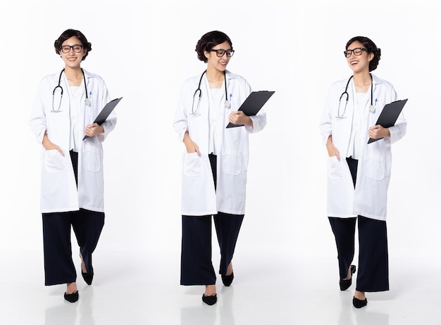 Comprimento total 30 s 40 s mulher asiática médica com estetoscópio caminhando para a frente esquerda direita
