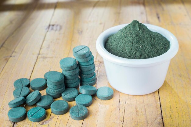 Comprimidos em pó e infusão de espirulina