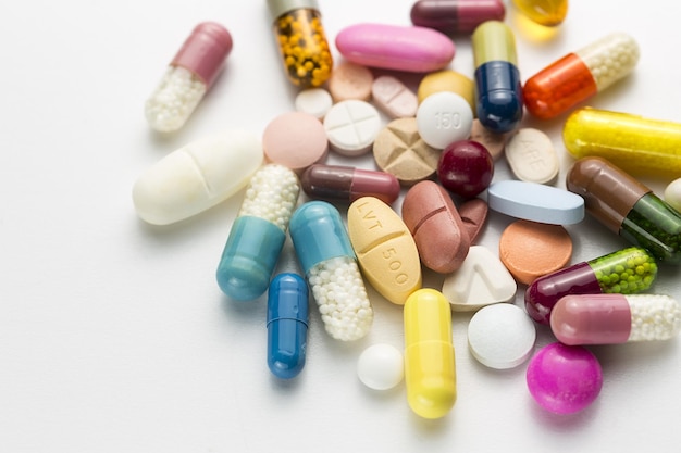 Comprimidos misturam drogas pílulas cápsulas terapia médico gripe antibiótico farmácia medicina médica