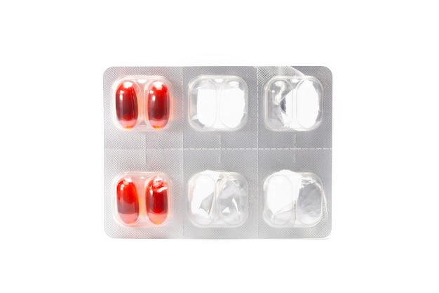 Comprimidos translúcidos vermelhos em tablet
