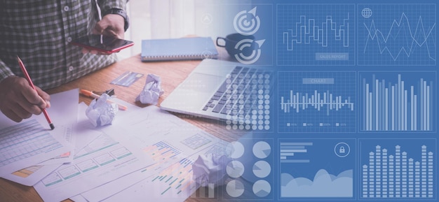 Compuesto digital de arquitecto con datos en el escritorio de la oficina