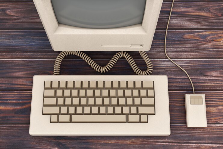 Foto computadora personal retro. la unidad del sistema, el monitor, el teclado y el mouse en una mesa de madera. representación 3d