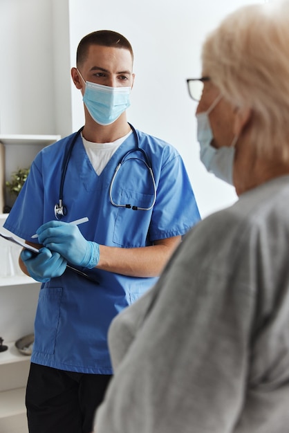 Comunicação entre médico e paciente cuidados de saúde Foto de alta qualidade