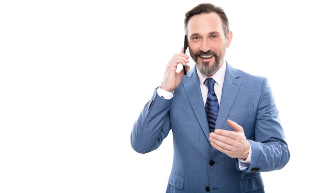 Comunicación. hombre de negocios habla por teléfono inteligente. hombre jefe tiene conversación. Negociación. contacto de voz. conexión telefónica. el ceo senior habla por teléfono celular. llamada telefónica. tecnología móvil.