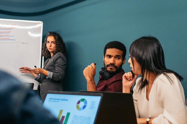 Comunidad empresarial Una foto del entorno de trabajo colaborativo