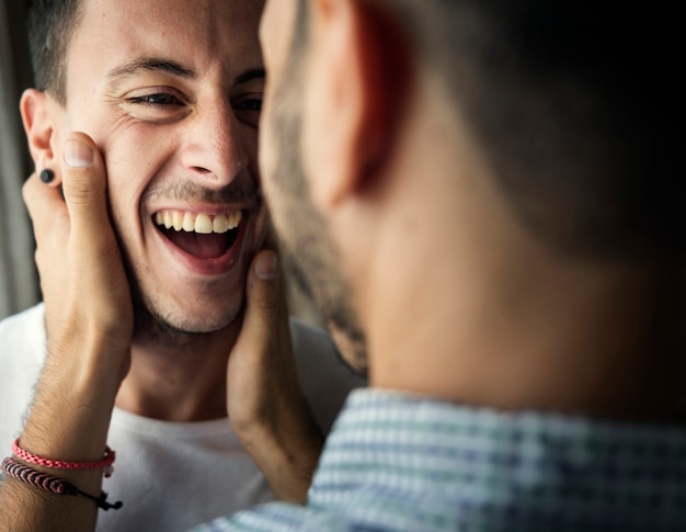 Conceito alegre da casa do amor dos pares