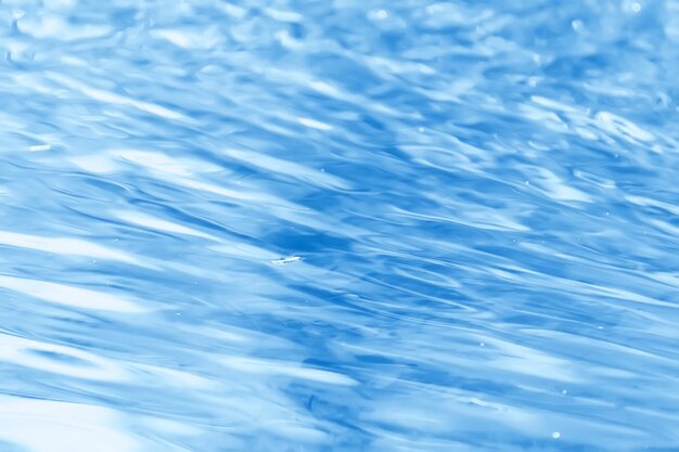conceito azul abstrato água/oceano, ondas do lago na água, reflexo das ondulações no rio
