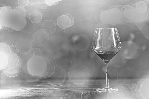 Conceito copo de álcool / copo bonito, restaurante de vinhos degustação de vinhos envelhecidos