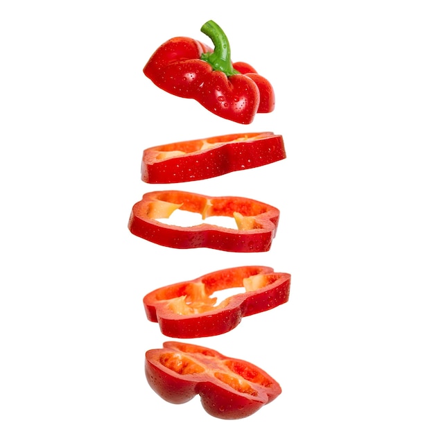 Conceito criativo com páprica vermelha voadora Pimenta flutuante fatiada Levity capsicum