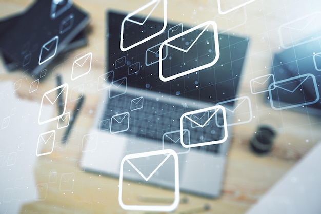 Conceito criativo de envelopes postais ilustração em fundo de laptop moderno E-mail e conceito de comunicações Multiexposure