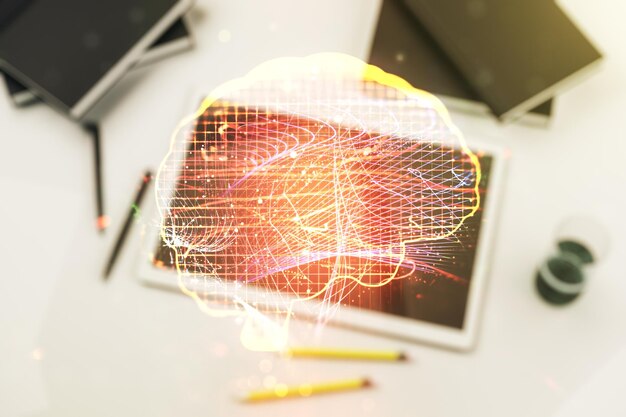 Conceito criativo de inteligência artificial com holograma do cérebro humano e tablet digital moderno na vista superior do fundo Multiexposição