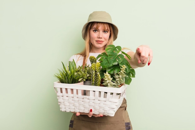 conceito de agricultor de mulher bonita ruiva