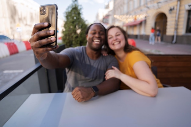 Foto conceito de amor com casal feliz passando um tempo juntos