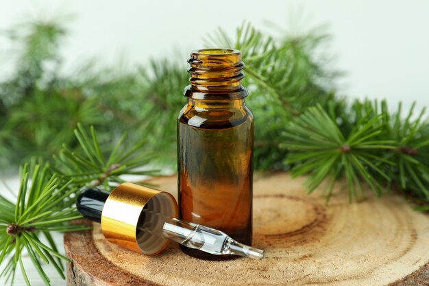 Conceito de aromaterapia com óleo de pinho, close-up