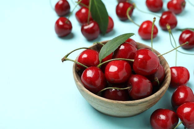 Conceito de baga doce com cereja vermelha