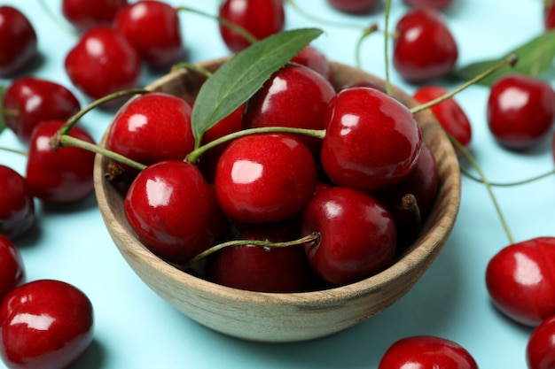 Conceito de baga doce com cereja vermelha