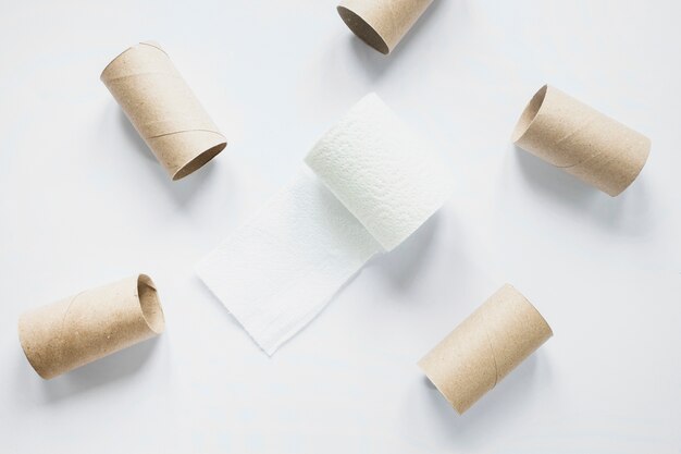 Foto conceito de beautycare com rolos de papel higiênico