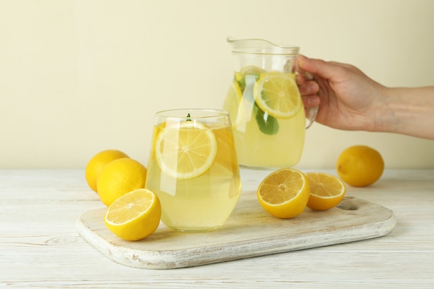 Conceito de bebida fresca de verão com limonada