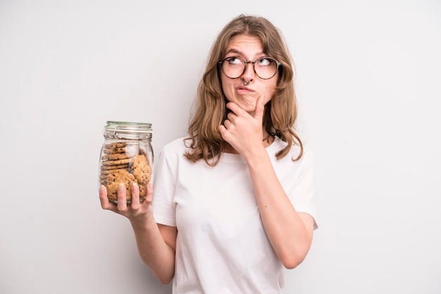 Conceito de biscoitos caseiros de menina adolescente