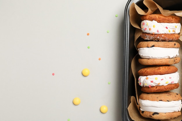 Conceito de biscoitos de comida doce com espaço de sorvete para texto