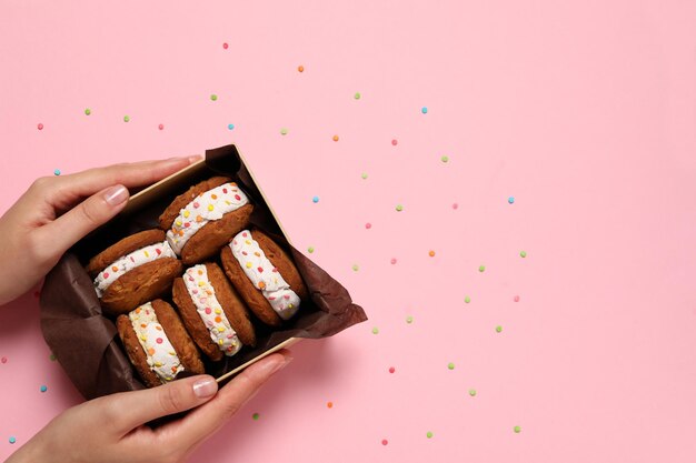 Conceito de biscoitos de comida doce com espaço de sorvete para texto