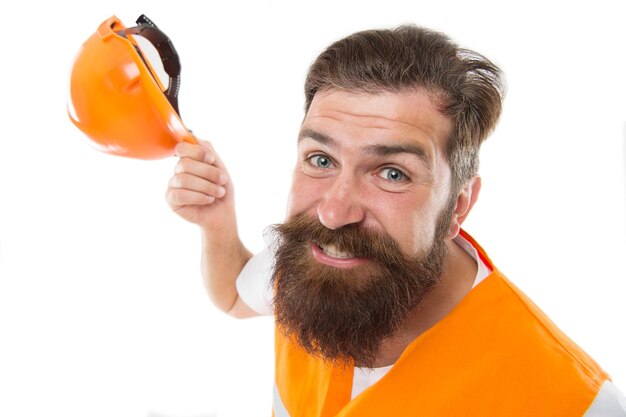 Conceito de carreira de engenharia. Arquiteto, engenheiro construtor. Homem engenheiro protetor uniforme fundo branco. Após um longo dia de trabalho. Indústria de construção. Engenheiro de segurança barbudo brutal hipster.