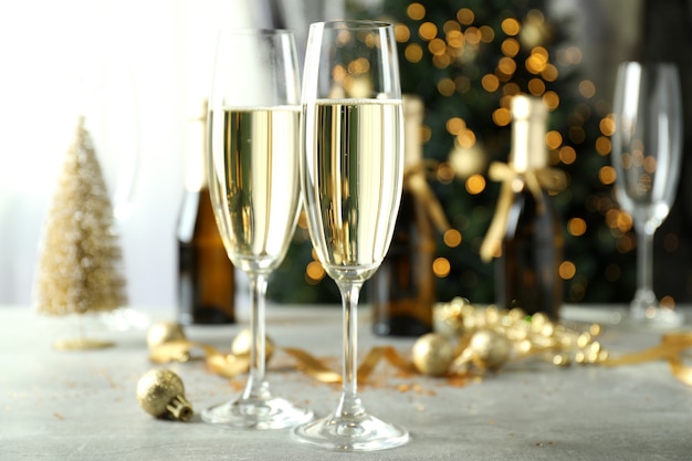 Conceito de celebração de ano novo com champanhe.