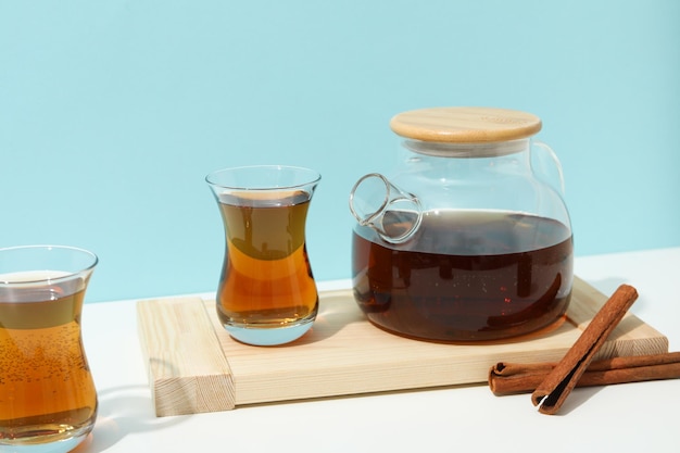 Conceito de chá tradicional de bebida quente turca