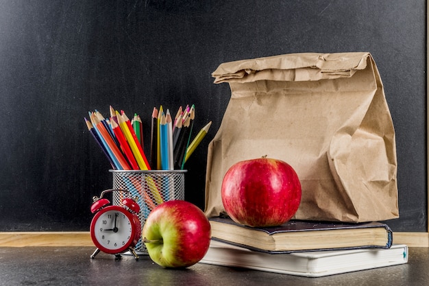 Conceito de comida escolar saudável