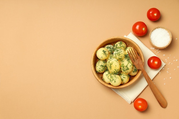 Conceito de comida saborosa com espaço de batatas cozidas para texto