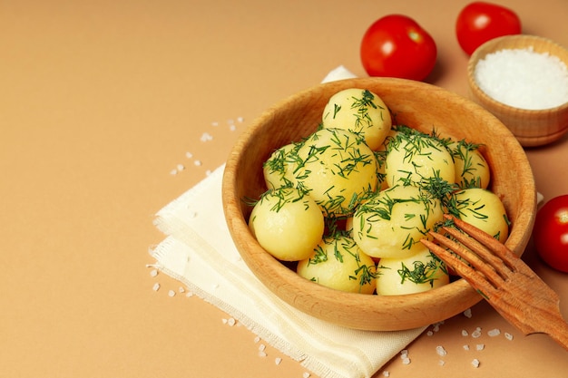 Conceito de comida saborosa com espaço de batatas cozidas para texto