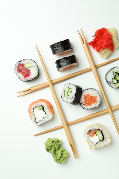 Conceito de comida saborosa com rolos de sushi, vista superior