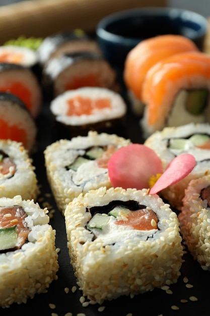 Conceito de comida saborosa com sushi close-up
