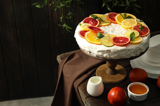 Conceito de comida saborosa com torta com espaço de merengue para texto