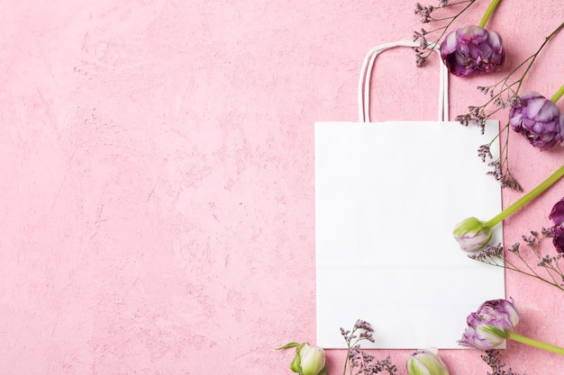 Conceito de compras de primavera e espaço de venda de temporada para texto