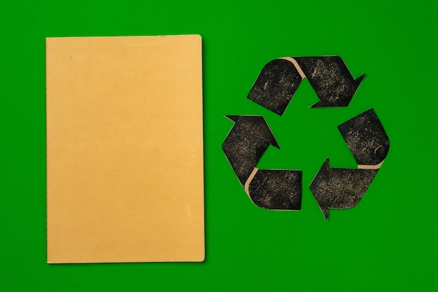Conceito de consumo ecológico de reciclagem de papel