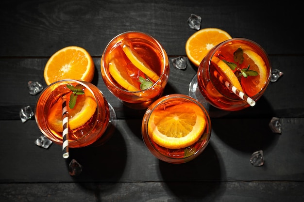 Conceito de coquetel de verão aperol spritz vista superior