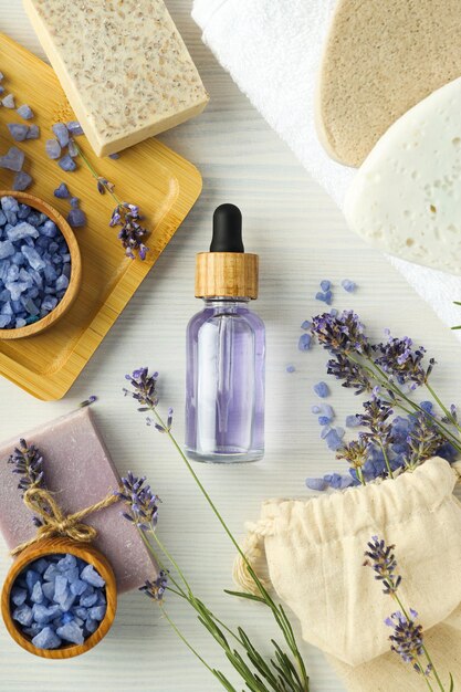 Conceito de cosmético de lavanda para cuidados com a pele e o rosto