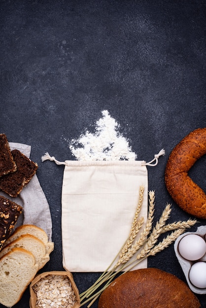 Conceito de cozedura com pão e farinha