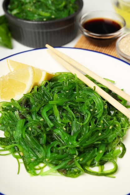 Conceito de cozinha japonesa Chuka salada close-up