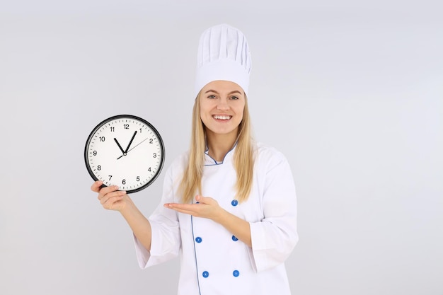 Conceito de cozinhar com a jovem chef