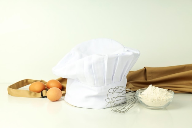 Foto conceito de cozinhar comida com chapéu de chef