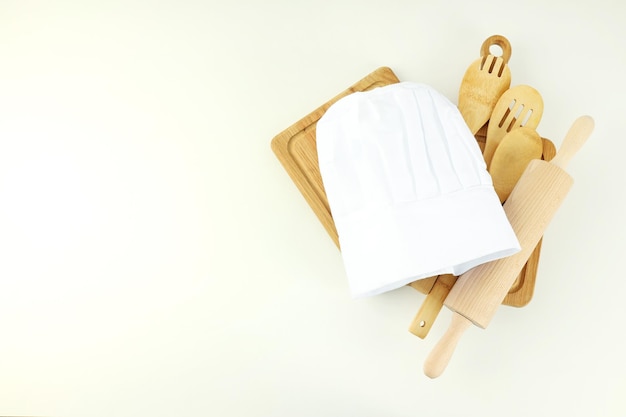 Conceito de cozinhar comida com espaço de chapéu de chef para texto