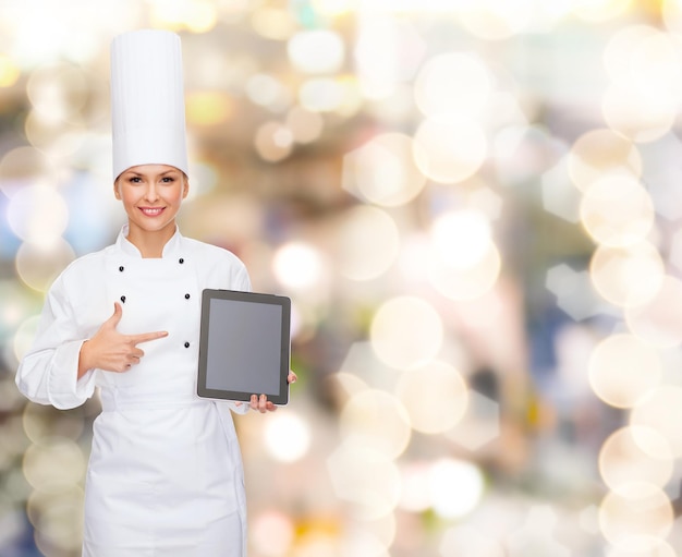 conceito de culinária, tecnologia e comida - chef feminino sorridente com tela em branco do computador tablet pc