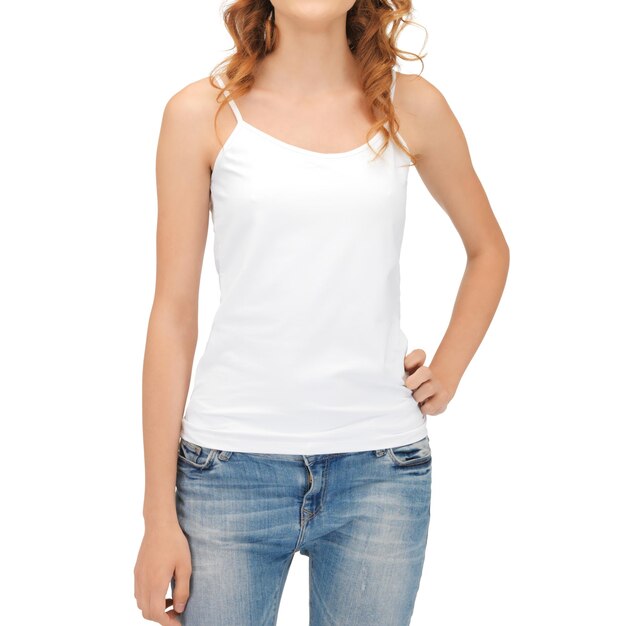 conceito de design de t-shirt - mulher com regata branca em branco