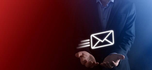 Conceito de e-mail marketing e newsletterContate-nos por e-mail de newsletter e proteja suas informações pessoais de spam conceito de correioEsquema de vendas diretas no negócio Lista de clientes para envio